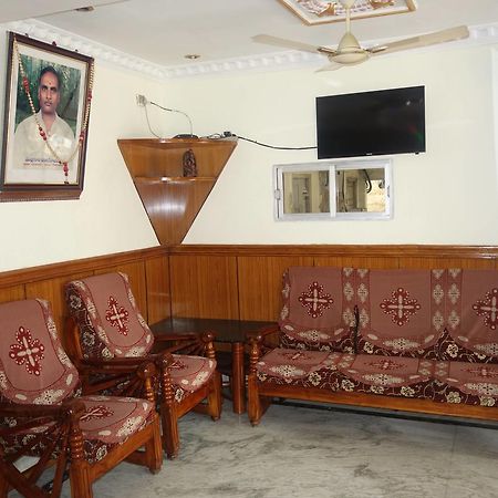Отель Sree Vaibhav Residency Тирупати Экстерьер фото