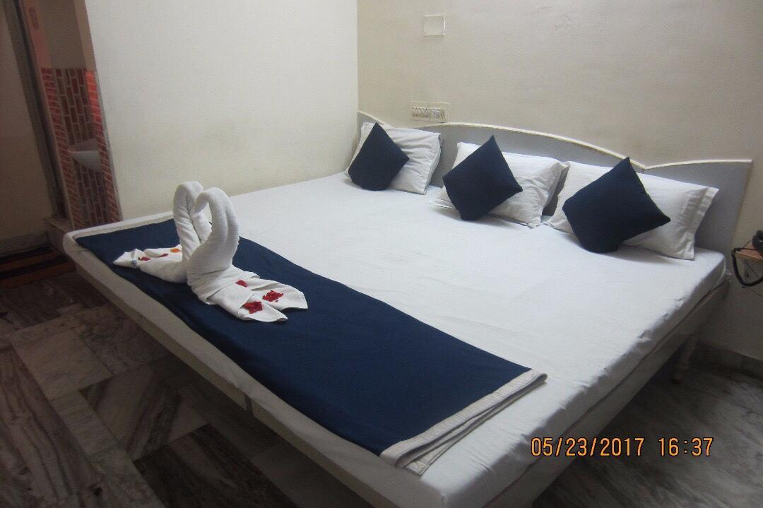 Отель Sree Vaibhav Residency Тирупати Экстерьер фото